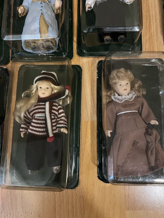 Колекция от 21бр. порцеланови кукли