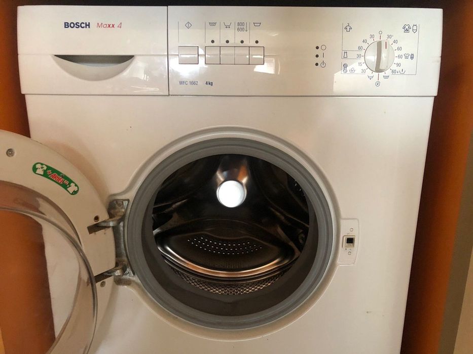 Продавам пералня BOSCH