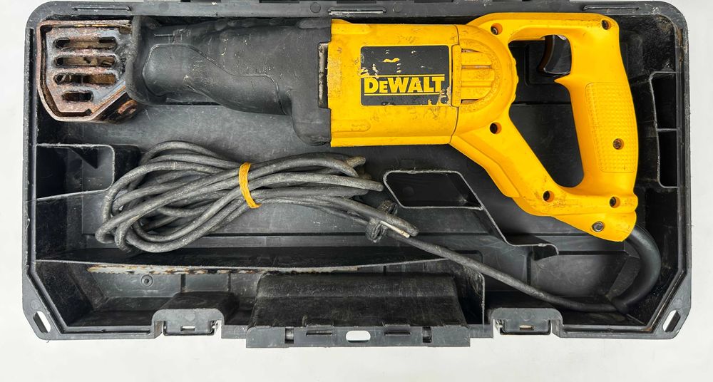 Dewalt DW304-PK - Електрически саблен трион 1050W