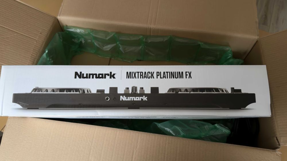 Numark Mixtrack Platinum FX DJ контролер