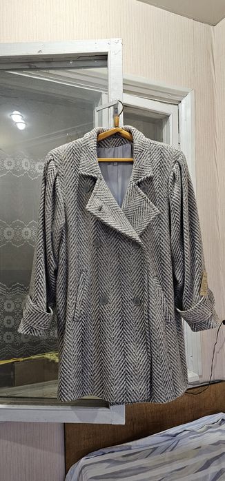 Двубортное твидовое полупальто