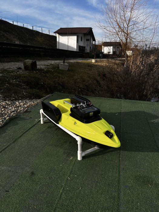 Navomodel pentru pescuit plantat