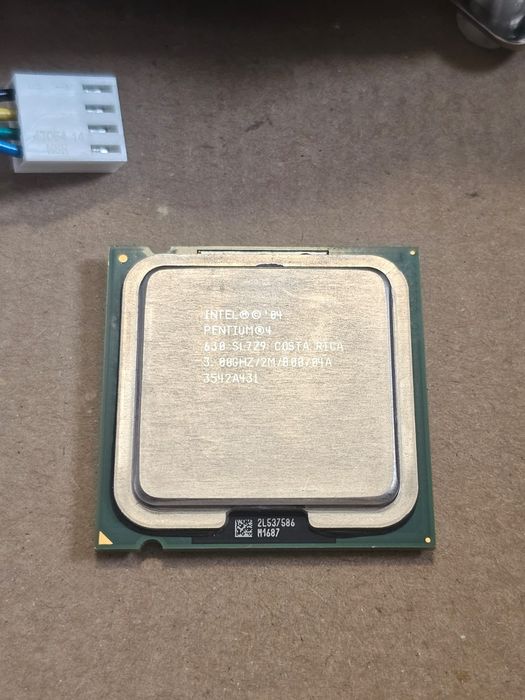 Intel Pentium 4 630SL7Z9