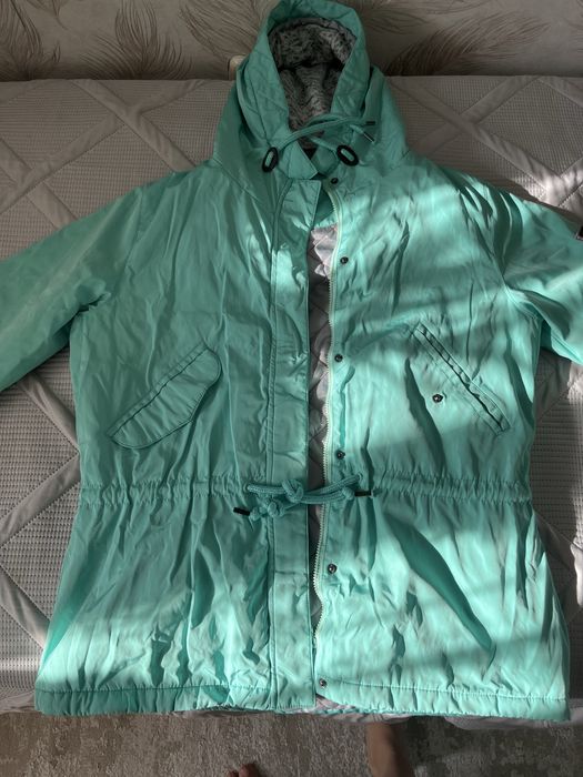 Куртки весенние продам