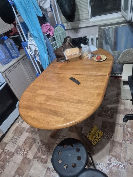 Продается шкаф и стол обеденный