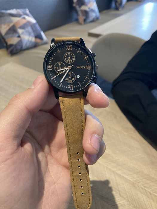 Продам новые часы за дешево.