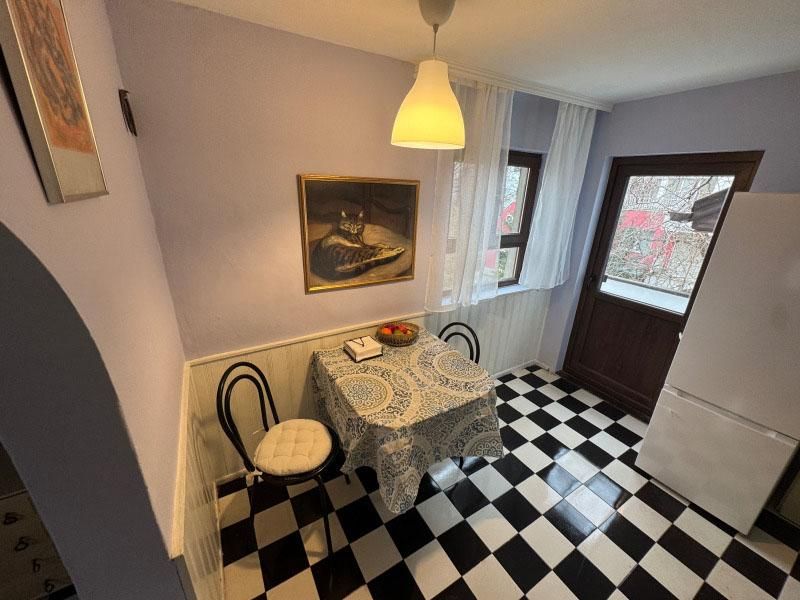 Тристаен апартамент в ж.к. Павлово.