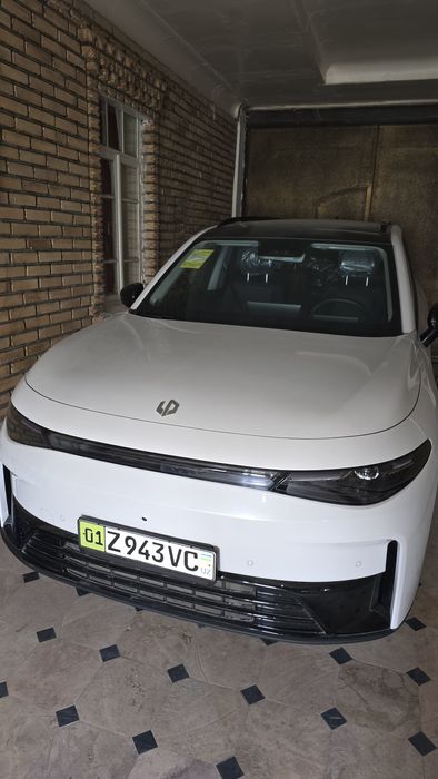 Продаётся автомашина LEAPMOTORS C16