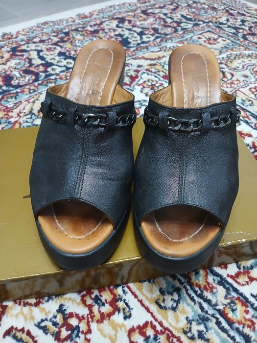 Продам кожанные шлепки