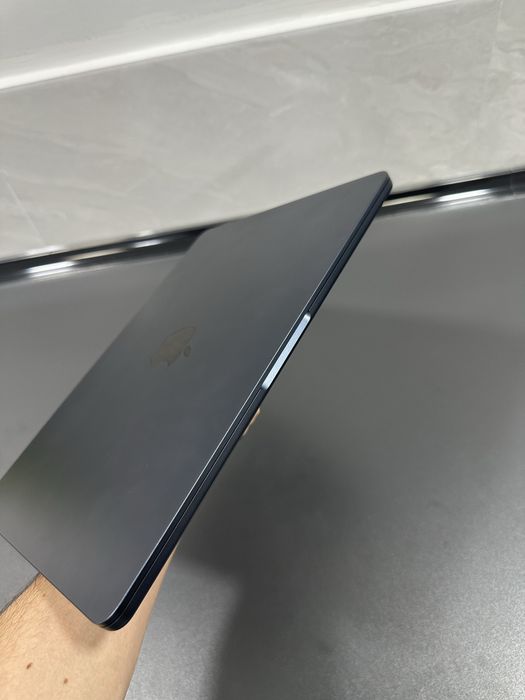 Macbook air m2 13.6