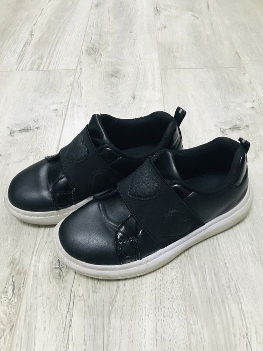 Продам обувь для девочки по 3000