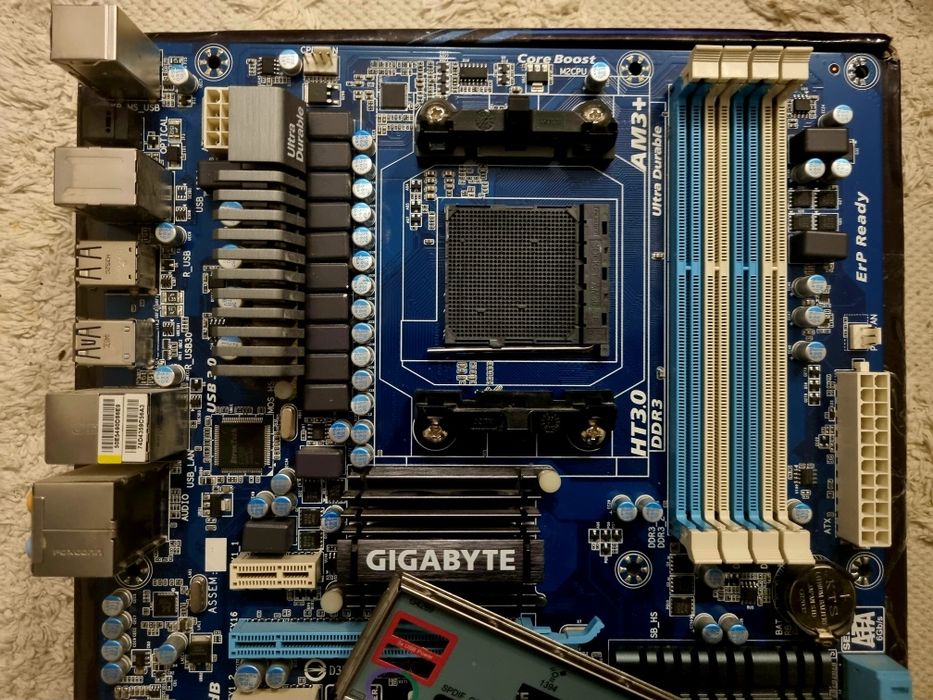 Placa de baza Gigabyte GA 990XA UD3