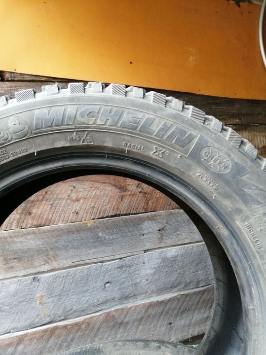 Продам зимние шины202/55R16