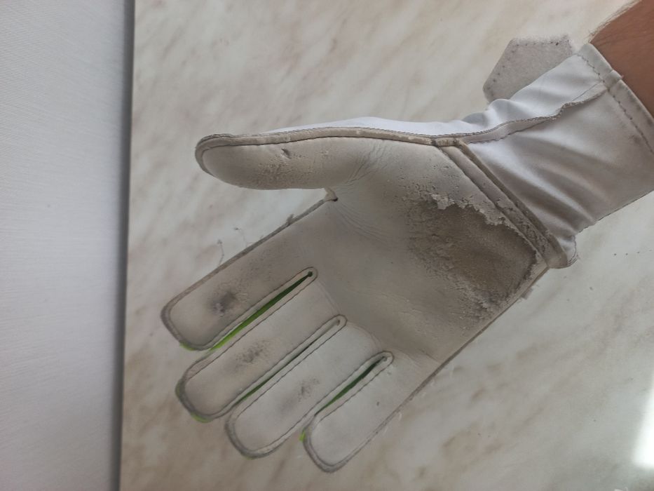 Футбольные перчатки predator Adidas