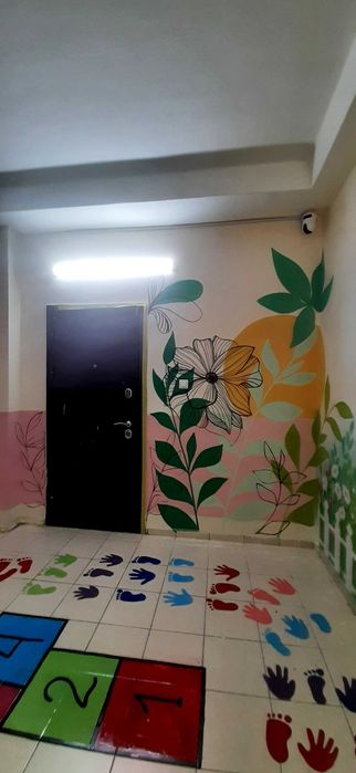 Роспись стен в подъездах, на лестницах,фасадов домов,детских площадок.