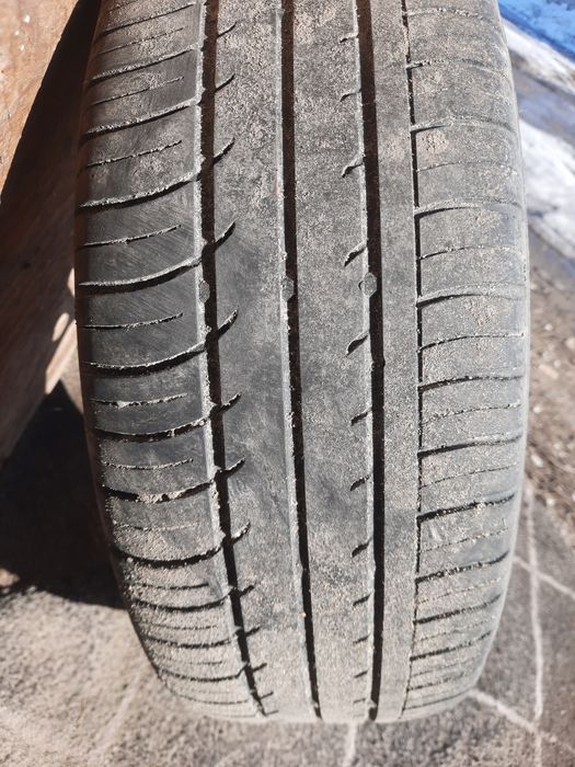 Продам летнию резину с дисками