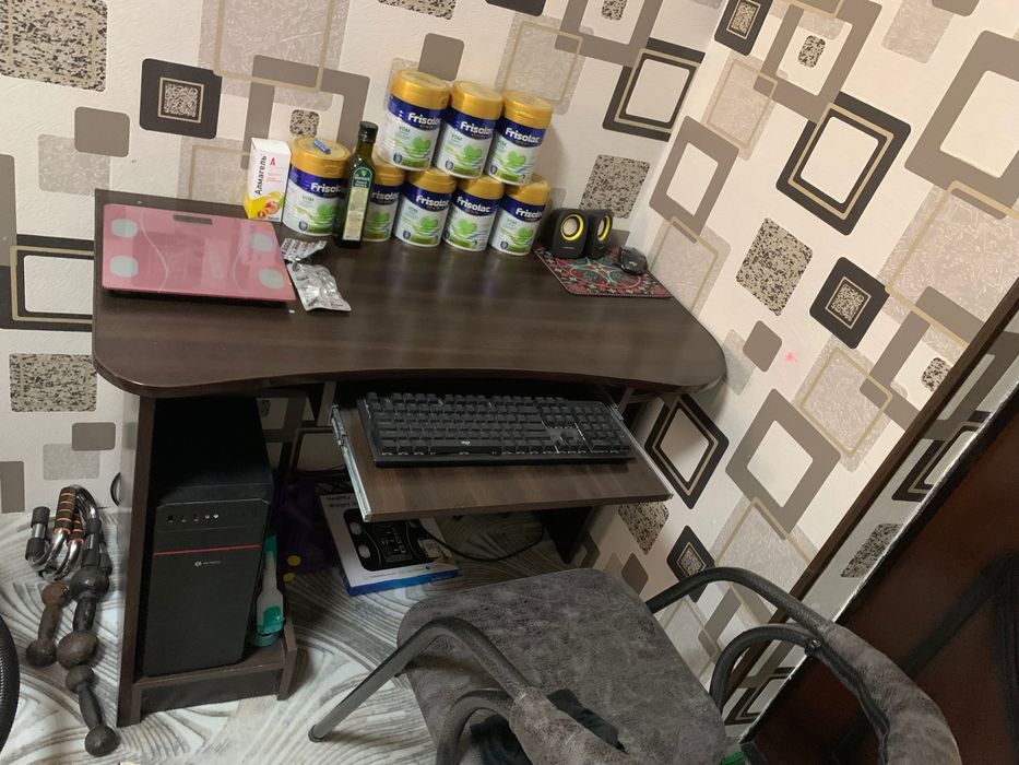 Компьютер столи ва стули  сотилади