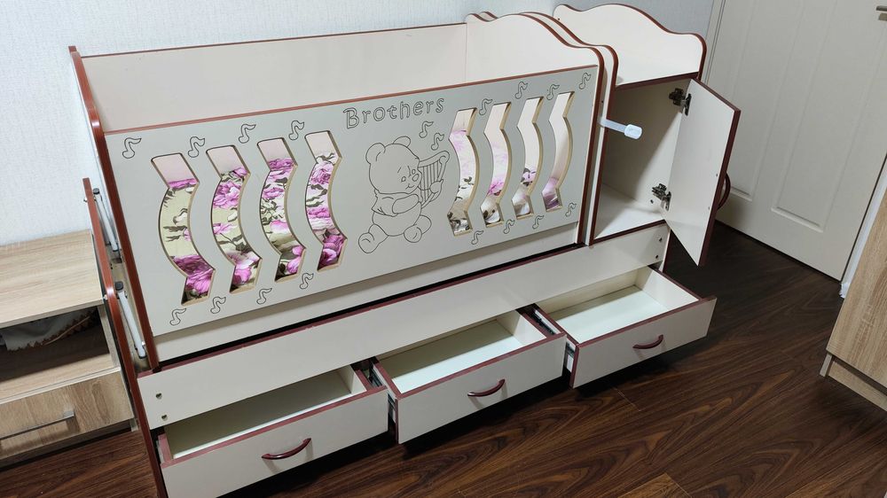 Детская кроватка