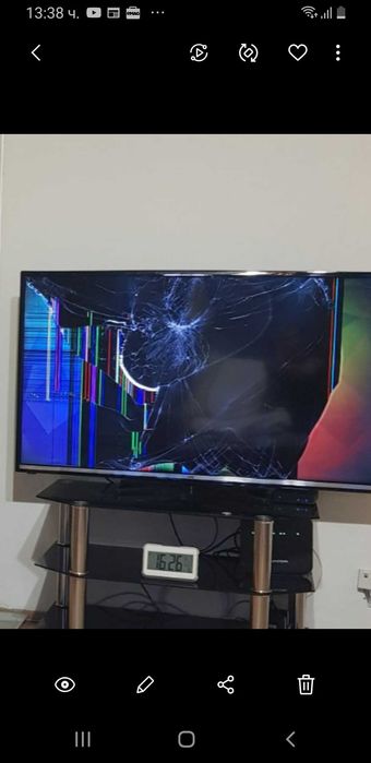 Телевизор JVS с повредена матрица