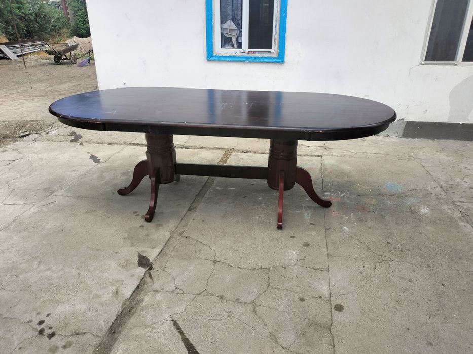 Столы для гостевой комнаты