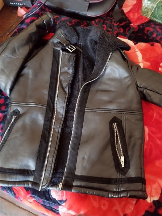 Geacă piele foarte elegantă și călduroasă mărime S