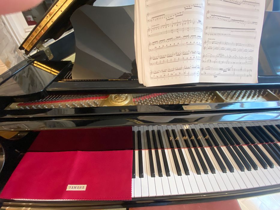REDUCERE 2000€ —YAMAHA C3  ! ! !