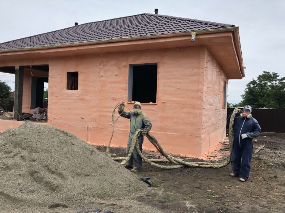 Izolatie Spuma Poliuretanica acoperiș si pod. Firma+Garanție 20 ani.