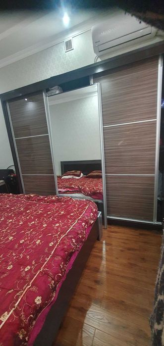 Мебель для спальни. Кровать, прикроватные тумбочки, трюмо шефонер