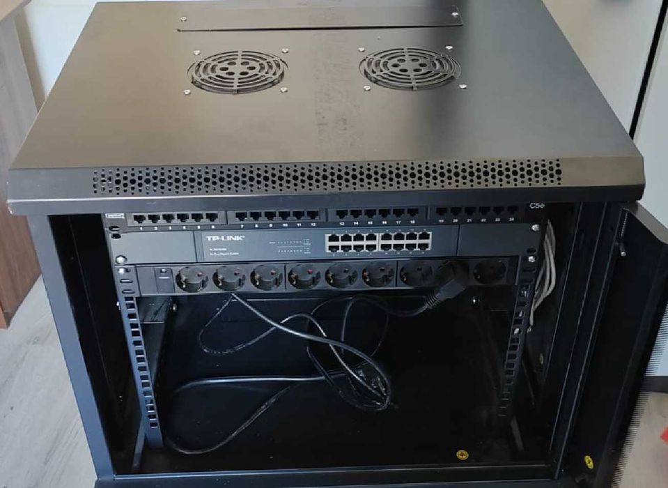 Rack IT 19” Data Link – gol / cu echipamente (opțional)