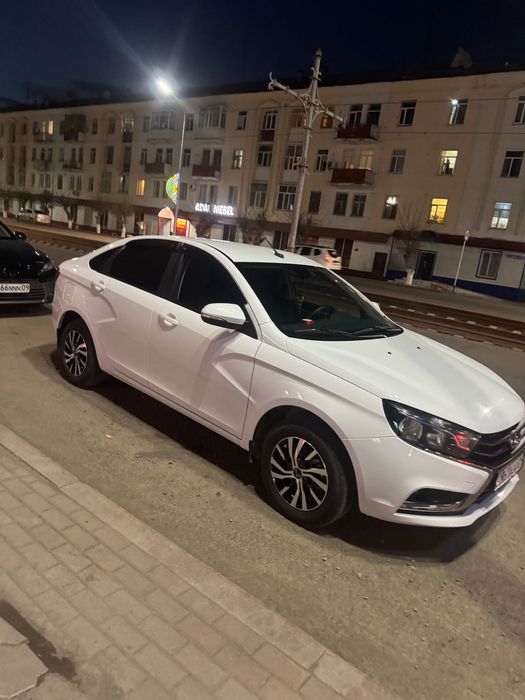 Продаю Весту 2021г.