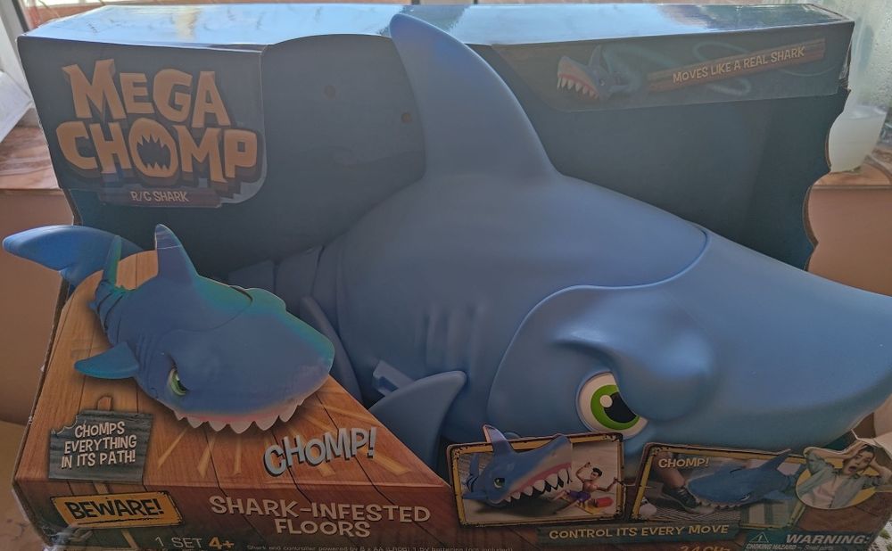 Mega Chomp – Mașinuță rechin cu telecomandă