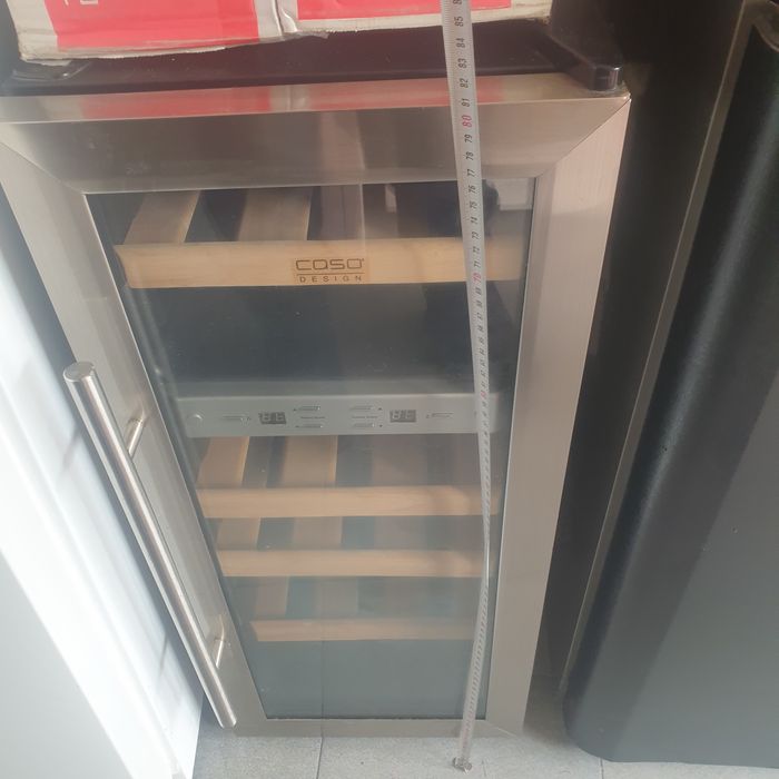 Вино охладител с двезони и осветление