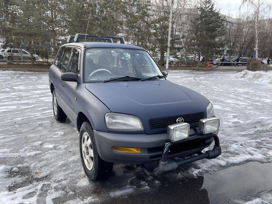 Автомобиль- Rav4.