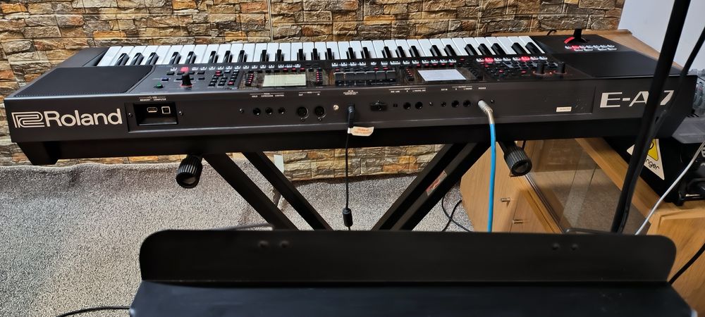 Професионален синтезатор Roland EA 7