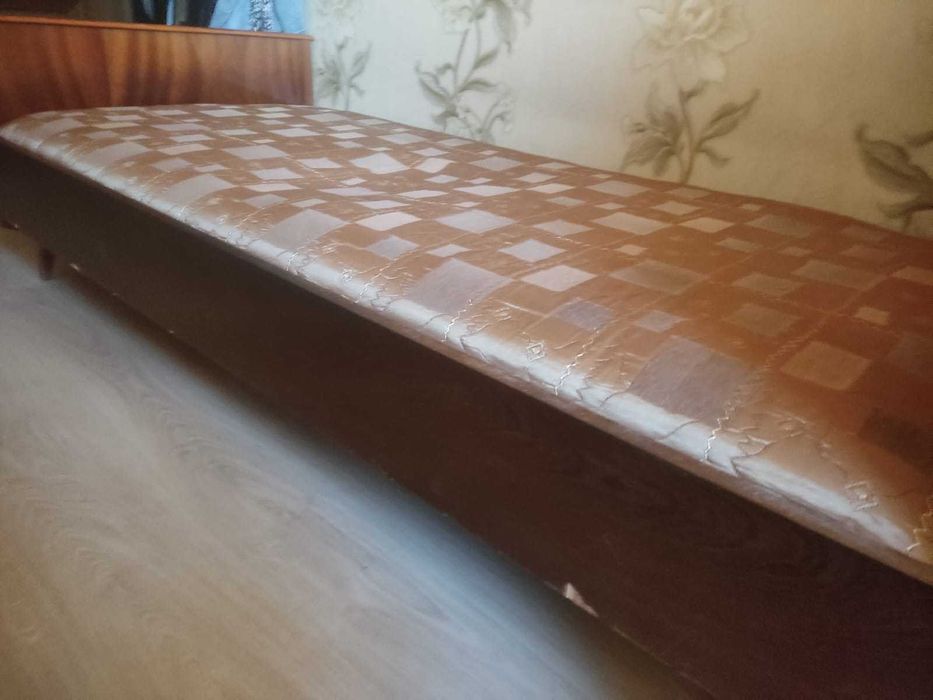 Продам две кровати б/у