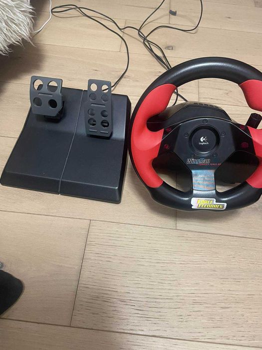 Волан с педали. Logitech!!!  Отлично състояние!!!