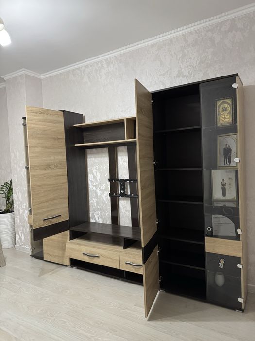 Срочно продается шкаф для гостиной