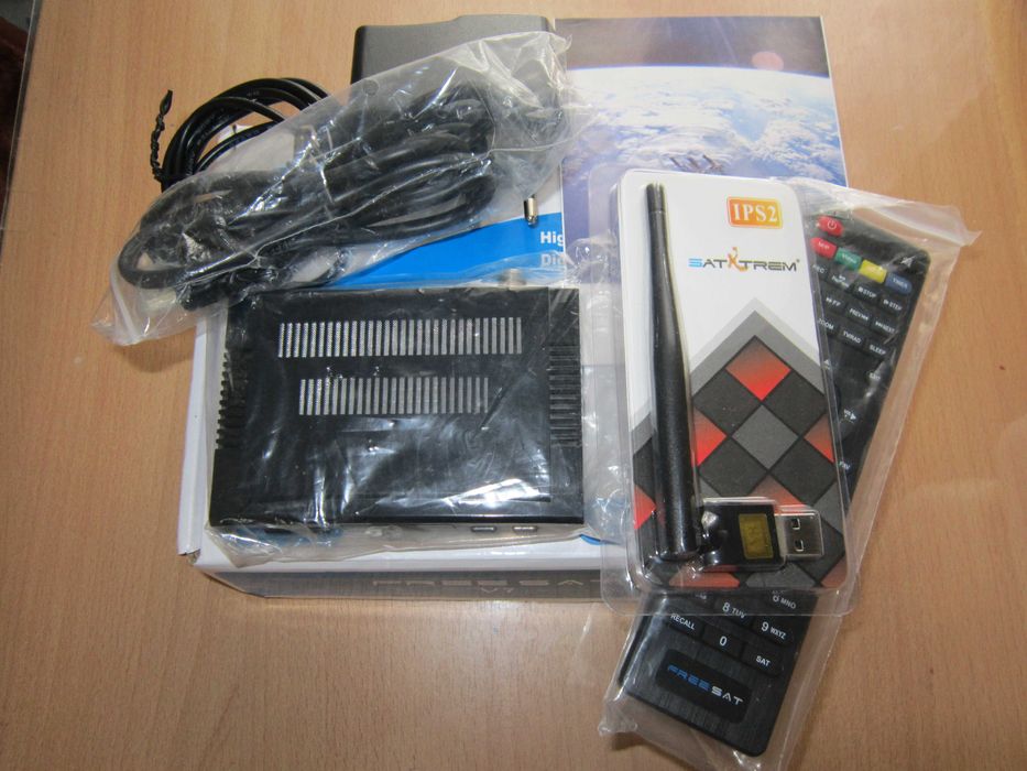 Тюнер спутниковый  FREESAT F7 HD.