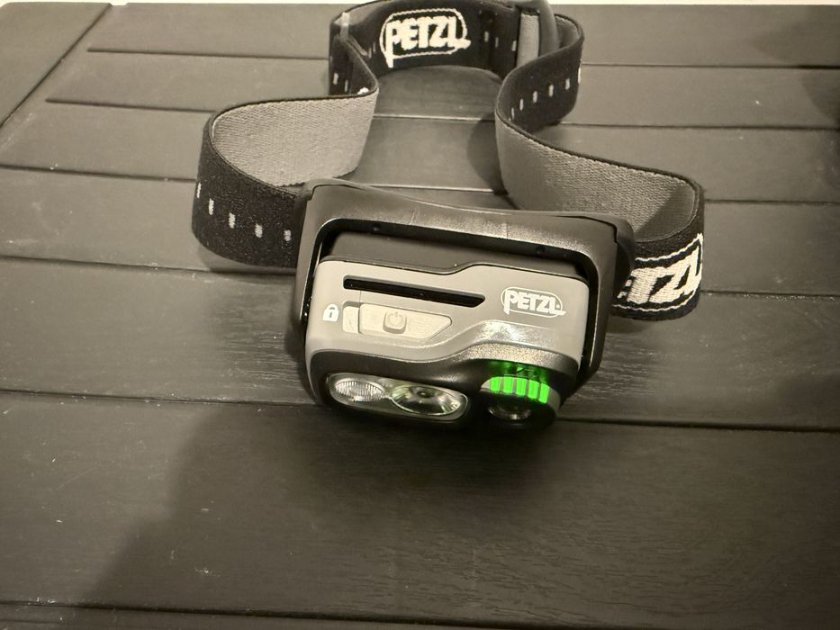 (Rezervat) Lanternă frontală Petzl Swift RL Pro