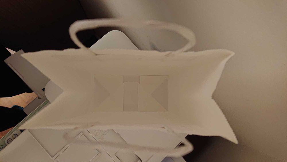 Pungi-sacose hartie maner rasucit 18x8x22/32x12x41 cm.