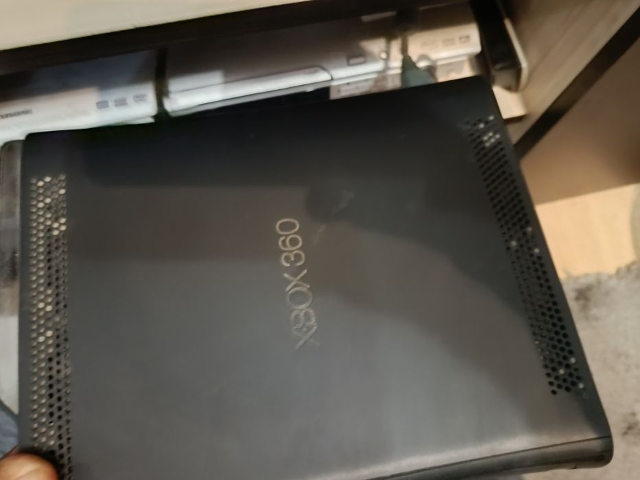 Продавам xbox 360.