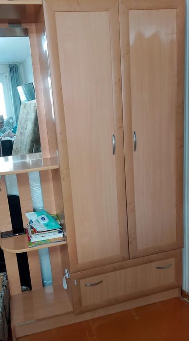 Продам прихожую 15000