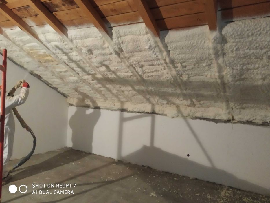 Izolație cu spuma poliuretanica celula inchisa sau celula deschisa