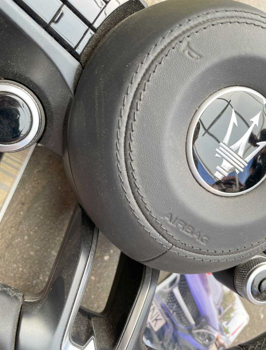 Maserati Grecale Trofeo - volan tesit  - airbag cusut in piele