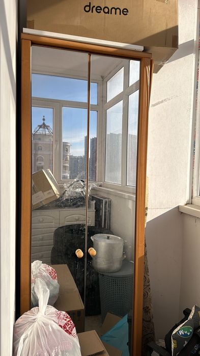 Отдам бесплатно диван и шкаф