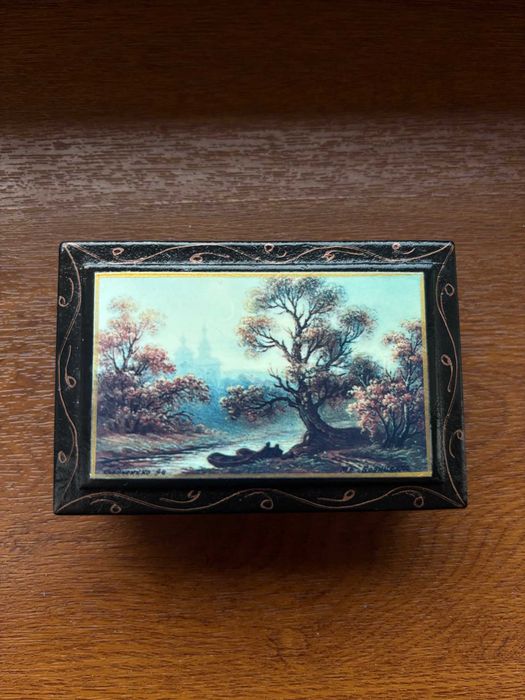 Casetă/cutie/cutiuță rusească/lemn/lucrată manual/semnată/9,1cm×6,1cm/68g.