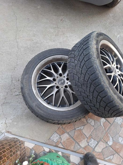 Vând jante BMW cu anvelope de Iarna