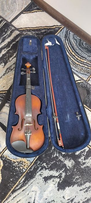 Холати идиал сақланган Скрипка сотилади размери 1/4 срочно холати я