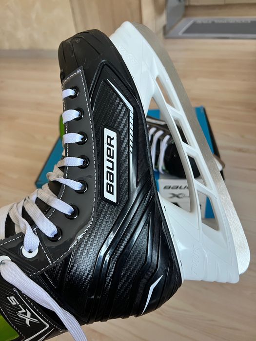 Коньки хоккейные