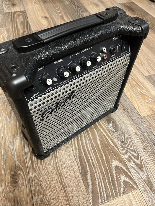 Продам электрогитару с комбоусилителем